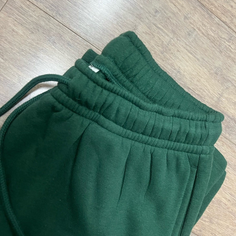 Alo Green Tracksuit Set - Picture 4 of 9
